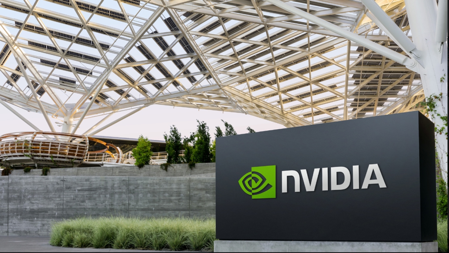 NVIDIA Q3 財報後股價震盪：槓桿型 ETF-NVDX、NVDL、NVDU 投資者的驚險之旅